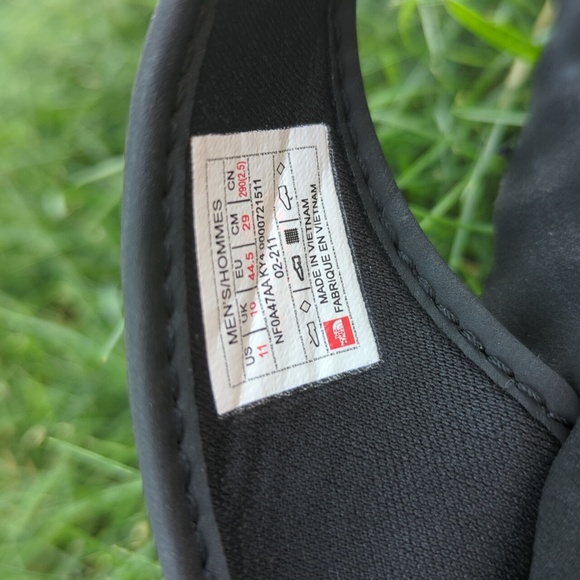 Men's 11 North Face Sandals - Picture 2 of 5